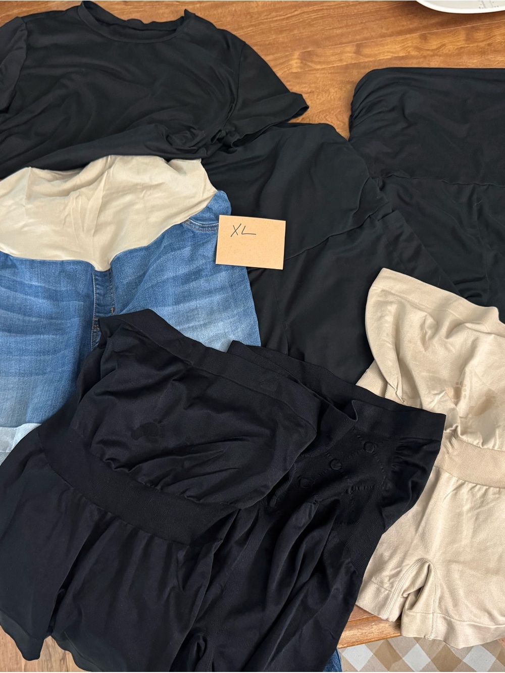 MATERNITY lot of clothing